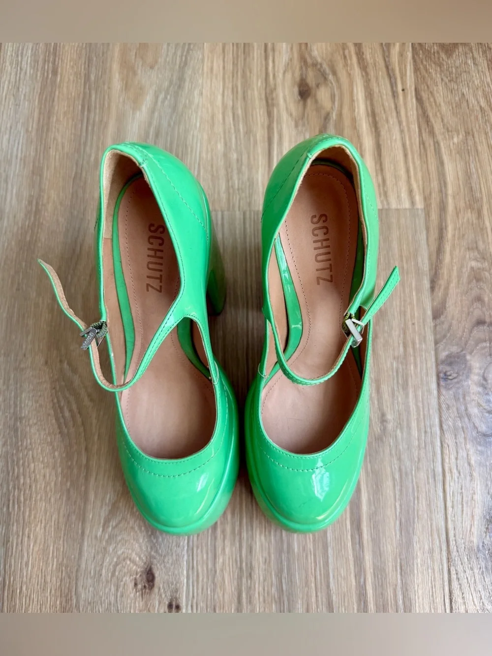 Schutz Zayne Platform Mary Jane Pumps Neon Green Patent Size 8.5B